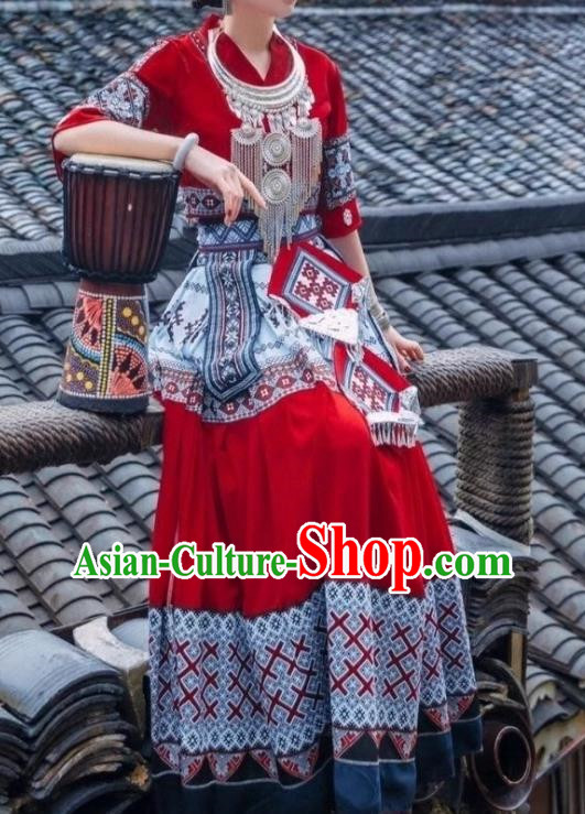 Red Miaojiang Girl Photography Suit
