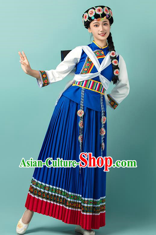 Women 56 Minority Costumes Of Naxi Nationality In Yunnan