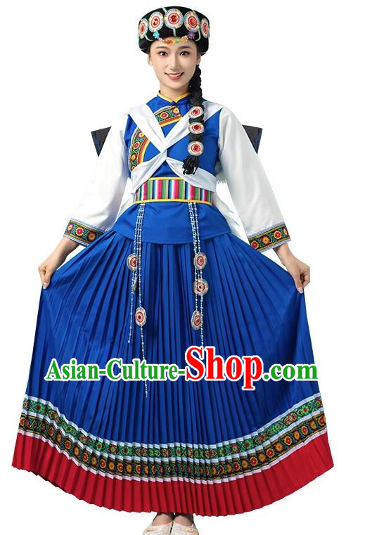 Women 56 Minority Costumes Of Naxi Nationality In Yunnan