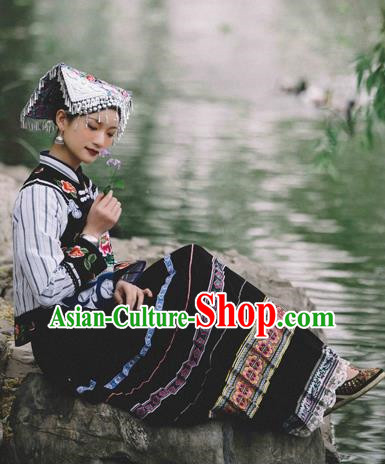 Clothes Of The Buyi Nationality 56 Ethnic Minorities Dress Up On Catwalks And Perform Costumes