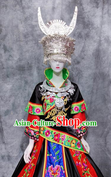 Yunnan Miao Ethnic Costumes Show Costumes