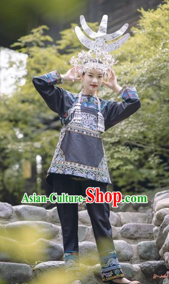 Yunnan Ethnic Minorities Dress Up In Aquarium Costumes And National Style Costumes
