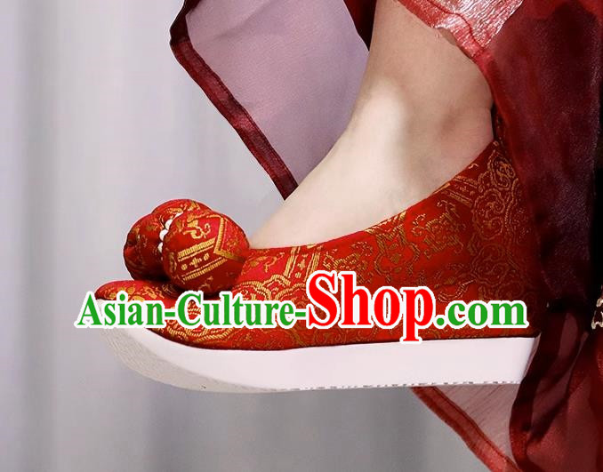 Red Hanfu Shoes Women Original Ancient Style Inner Heightening Round Toe Soft Soled Shoes Ming System Horse Face Climbing Cloud Shoes