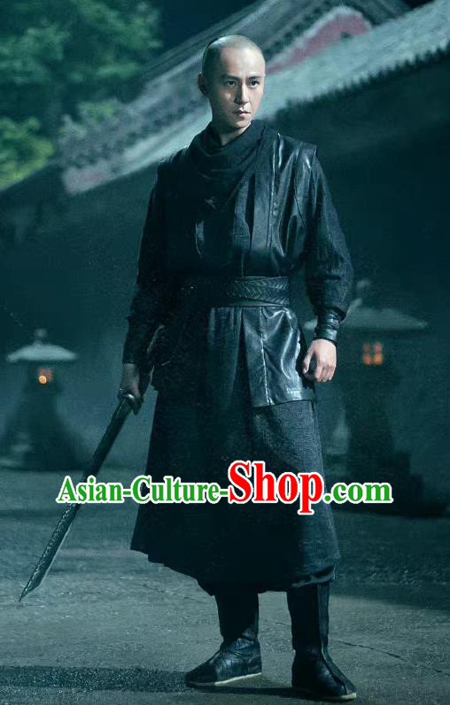 China Ancient Swordsman Black Costumes Traditional Chivalrous Male Fashion Wuxia TV Series Fei Hu Wai Zhuan Hero Hu Fei Clothing