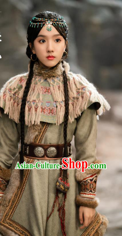 China Ancient Ethnic Lady Garment Costumes Mystery Drama Young Blood Swordswoman Pei Jing Clothing and Hair Jewelries Complete Set