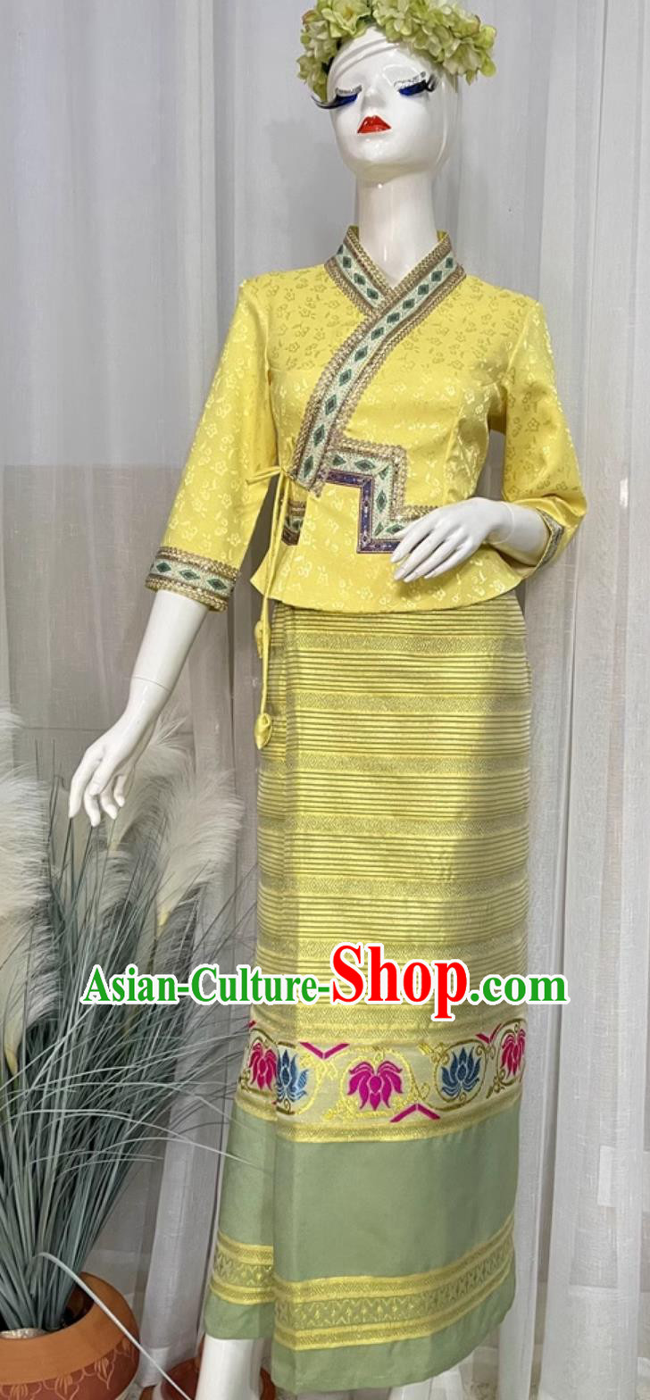 China Xishuangbanna Folk Dance Clothing Thailand Traditional Yellow Shirt and Skirt Dai Ethnic Water Splashing Festival Set