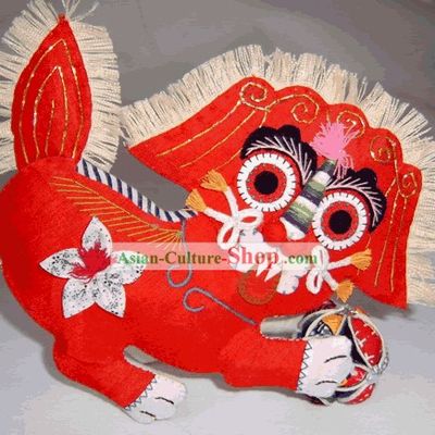 China Hand Made Cloth Craft-Lion Playing the Ball