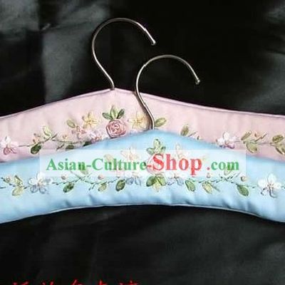 Chinese Top Grade Silk Clothes Rack