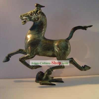 China Classic Archaize Bronze Ware-Horse Flying on the Swallow