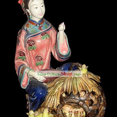 Chinese Stunning Porcelain Collectibles-Ancient Woman with Chicken