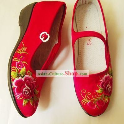 Chinese Traditional Handmade and Embroidered Bride Wedding Shoes