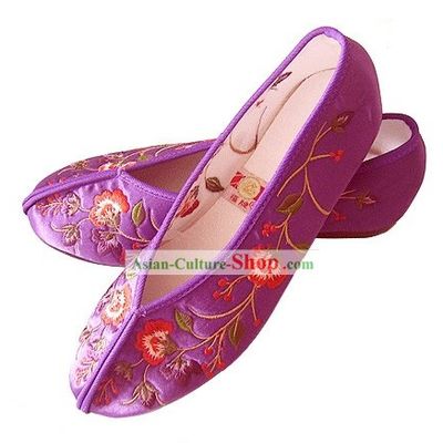 Chinese Traditional Handmade Embroidered Satin Shoes (flower)