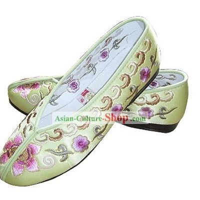 Chinese Traditional Handmade Embroidered Princess Satin Shoes (various flower, light yellow)