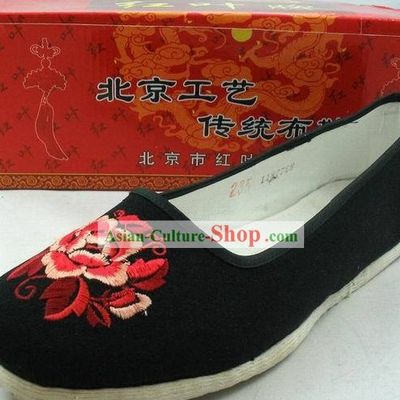 Chinese Traditional Kung Fu Embroidered Peony Shoes for Women