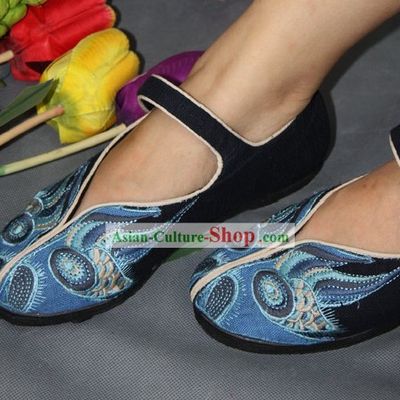 Traditional Shoes with Tigers