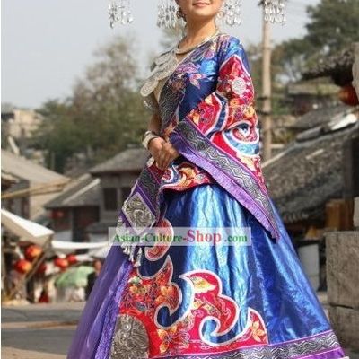 China Miao Minority Clothing and Silver Hat Complete Set