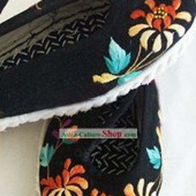 Chinese Handmade Chrysanthemum Embroidery Shoes