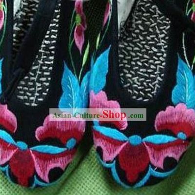 Chinese Hand Made and Embroidery Flower Shoes