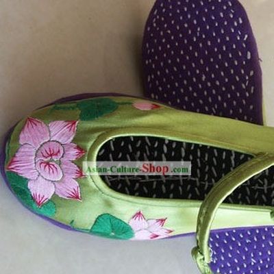 Chinese Traditional Embroidery Lotus Shoes