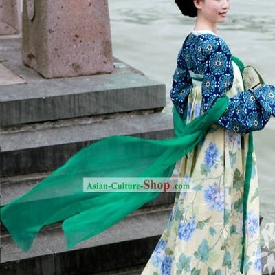 Blue Flower Hanfu Clothing and Green Cape Set