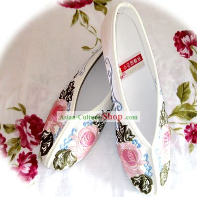 Chinese White Flower Embroidery Shoes