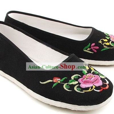 Chinese Classic Handmade Bu Ying Zhai Embroidered Peony Shoes for Women