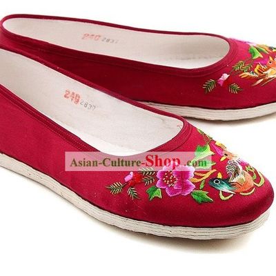 Chinese Handmade Bu Ying Zhai Embroidered Red Wedding Shoes for Bride