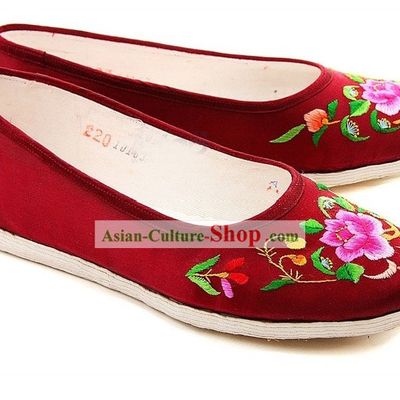 Chinese Handmade Bu Ying Zhai Red Embroidered Shoes for Women