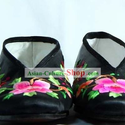 Chinese Handmade Bu Ying Zhai Cow Leather Sole Embroidered Shoes