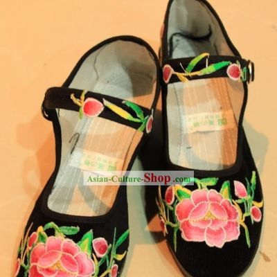 Traditional Chinese Ethnic Minority Embroidery Shoes