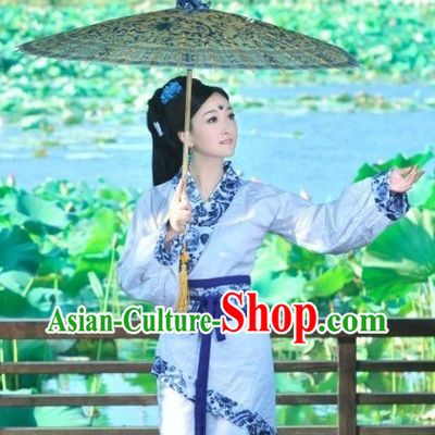 Chinese Classical Beauty Hanfu Clothing and Umbrella for Women
