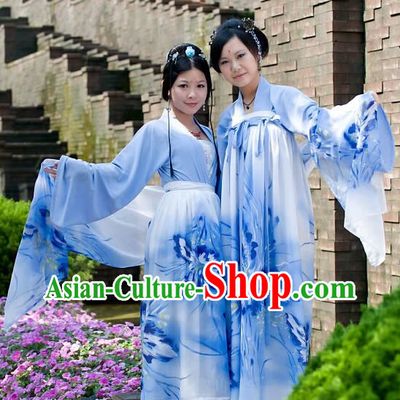 Two Ways of Wearing Hanfu Clothing for Women