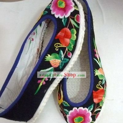 Traditional Chinese Hanfu Embroidered Flower Cloth Shoes