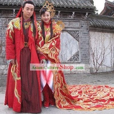 Traditional Chinese Wedding Dress for Both Bride and Bridegroom