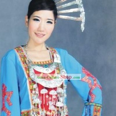 Traditional Li Minority Clothing