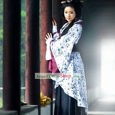 Ancient Chinese Han Dynasty Female Clothing