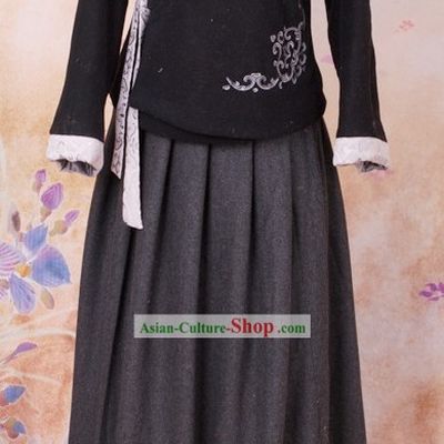 Ancient Chinese Ming Dynasty Female Clothing