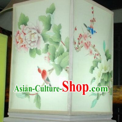 Chinese Classic Handmade and Painted Silk Flower and Bird Desk Lamp