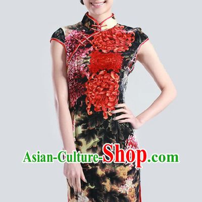 Traditional Chinese Silk Chrysanthemum Qipao for Women