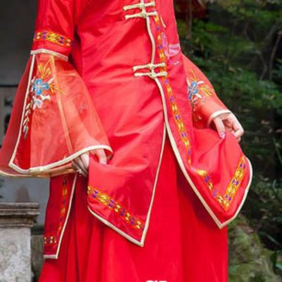 Traditional Chinese Red High Collar Butterfly and Flower Wedding Dress Complete Set