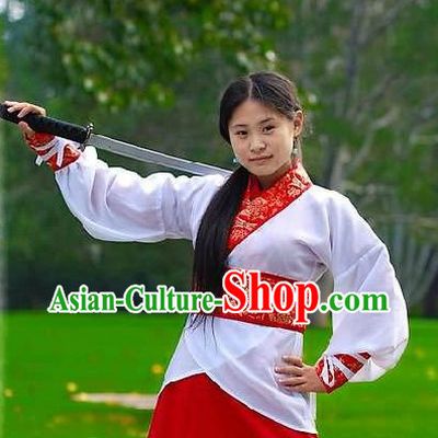 Ancient Chinese Han Dynasty Swordswoman Costume