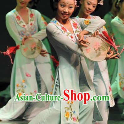 Ancient Chinese Circular Fan Dance Costumes and Hair Accessories for Women
