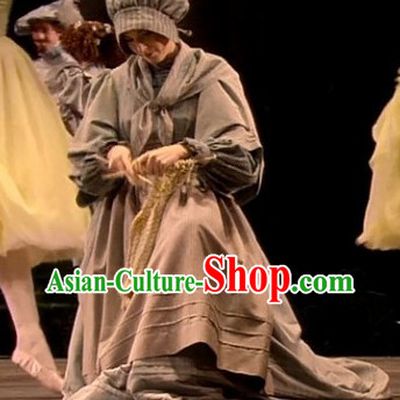 Ancient European Female Poor Costumes and Hat
