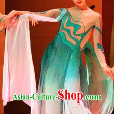 Traditional Chinese Maid of Honor Costumes and Hair Accessories for Women