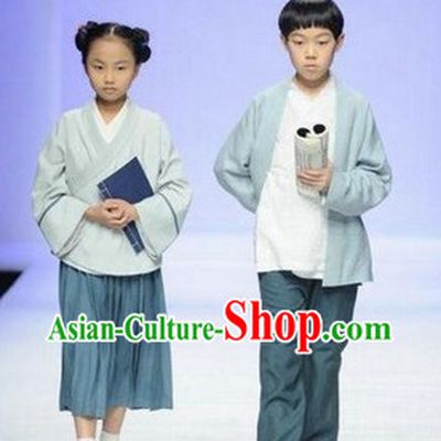 Traditional Chinese Clothing and Books Two Sets for Primary School Students