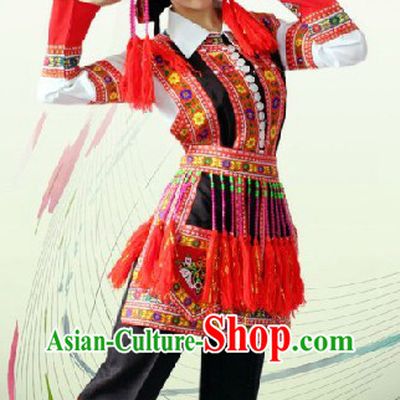 China Huayao Dai Ethnic Clothing and Hat Complete Set for Women