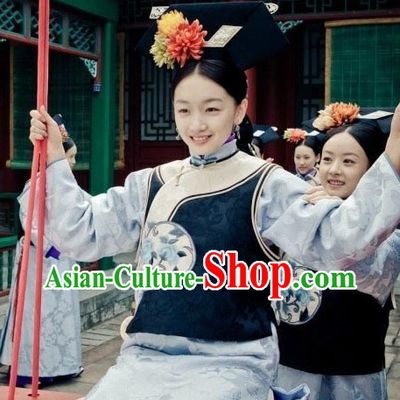 Qing Dynasty Imperial Palace Maid Outfit and Headwear for Women