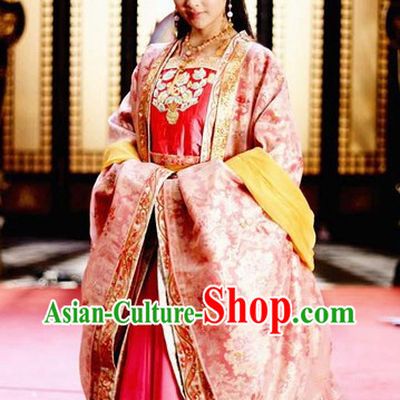 Ancient Chinese Tang Dynasty Princess Clothes and Hair Accessories