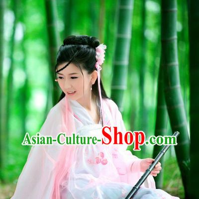 Ancient Chinese Tang Dynasty Costume and Headpiece for Women