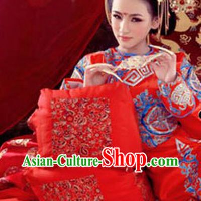 Traditional Chinese Empress Opera Embroidered Dragon Attire